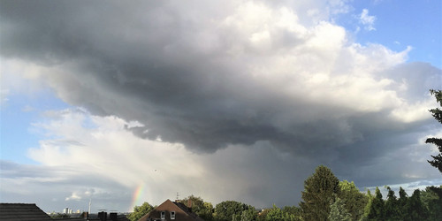 Der Himmel nach Regen in Dortmund-Eichlinghofen im Juni 2018