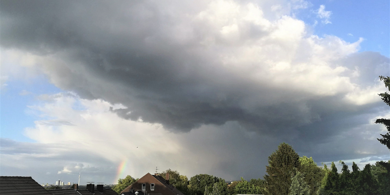 Der Himmel nach Regen in Dortmund-Eichlinghofen im Juni 2018